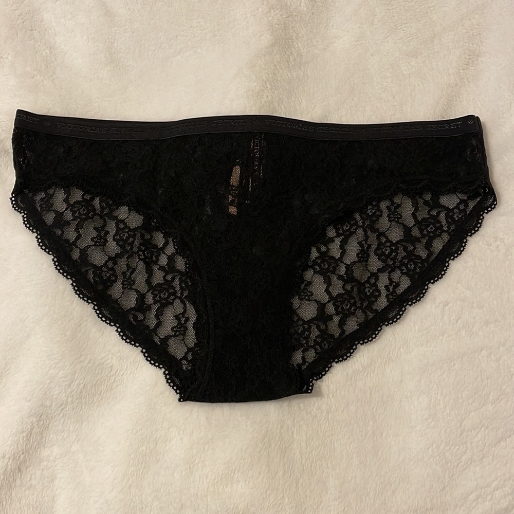NEW VS Hip-hugger lace panties; 2 count - Picture 2 of 7